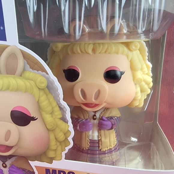Mrs. Cratchit funko # 1454 (nib) With pop protector - Picture 3 of 7